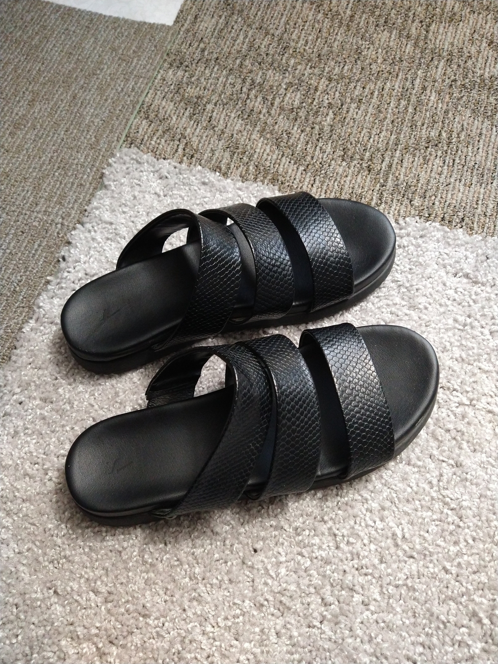 Simply Vera Women's 8.5 Black Slide Sandals with Textured Straps